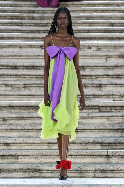 Look 3